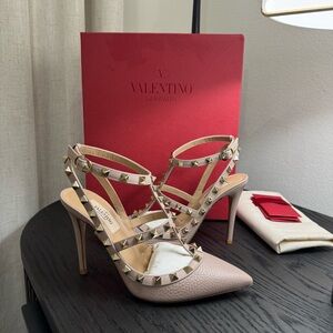 Valentino Garavani Rockstud Caged Pump Leather Poudre/Nude 36.5